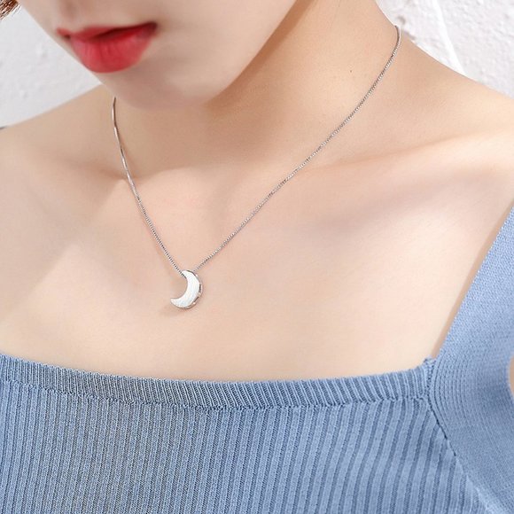 Jewelry - NEW 925 Sterling Silver Simple Moon Necklace